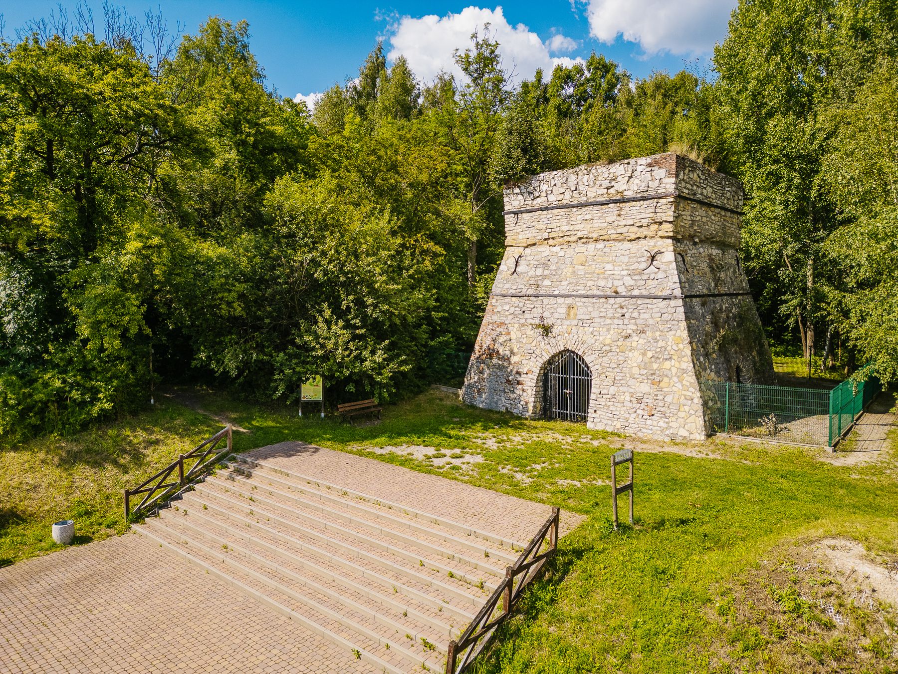 5-BIRDABO-STUDIO-Ogród Czerwony